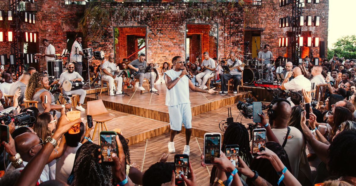 Mumuzinho lança, de surpresa, a primeira parte do audiovisual 'Simples Assim' 2 Mumuzinho