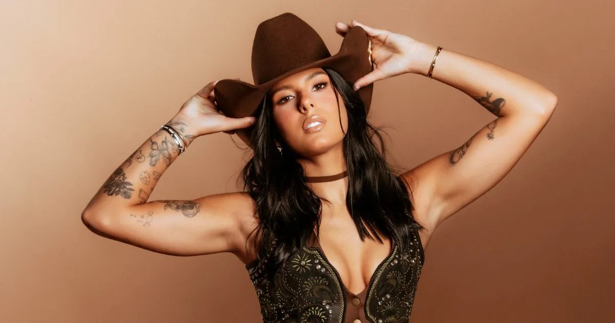Ana Castela entra em fase mais madura da carreira com 'Fire Arena' 2 Ana Castela
