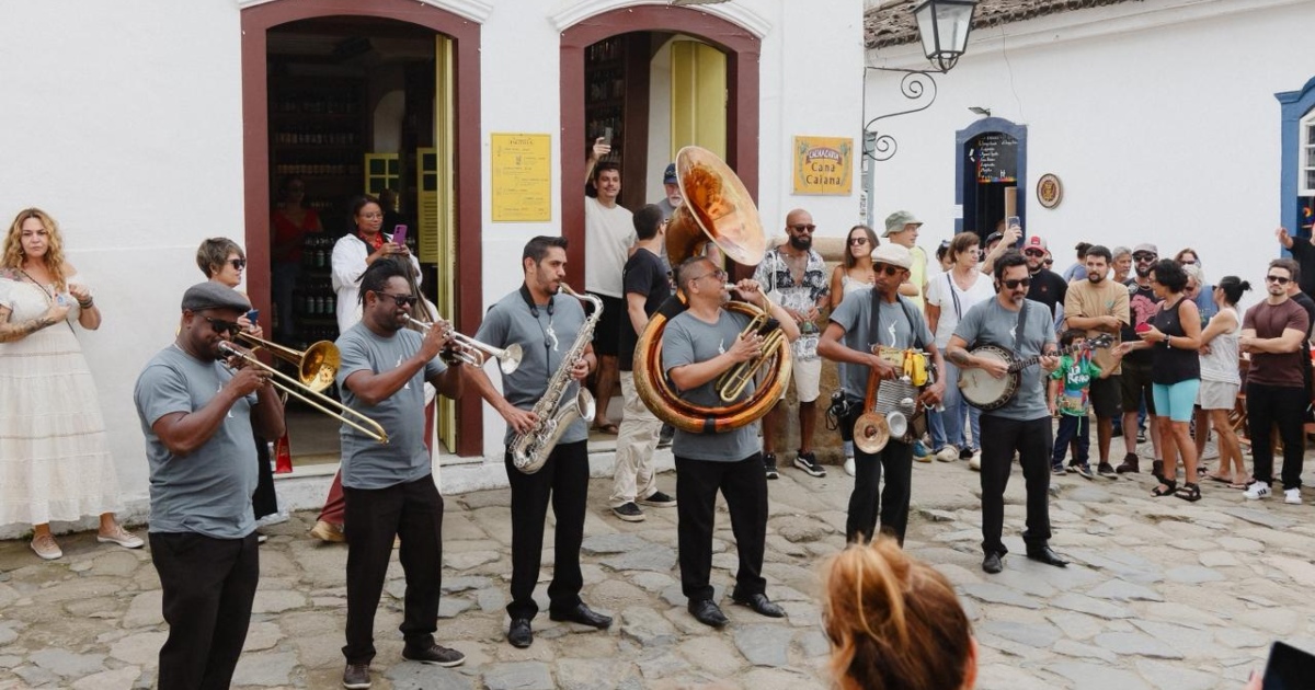 Entre cortejos e jazz: Bourbon Festival se despede deixando saudade em Paraty 2 Bourbon Festival 2026, em Paraty (Frank Menezes)