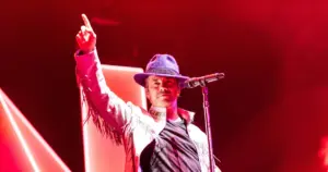 Jay Kay, vocalista do Jamiroquai (Grosby)