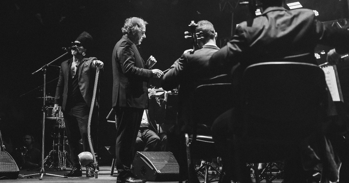 Maestro Rodrigo Toffolo rege 'Afrossinfonicidade' na Concha Acústica (Lucas Leawry/Divulgação) 