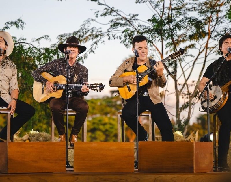 Chitãozinho & Xororó lançam primeiros clipes de ‘Meninos de Roça’; veja aqui