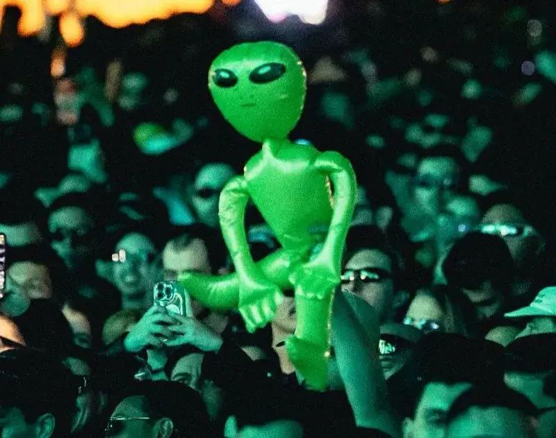 Público mostra criatividade com bonecos infláveis no Só Track Boa 2026
