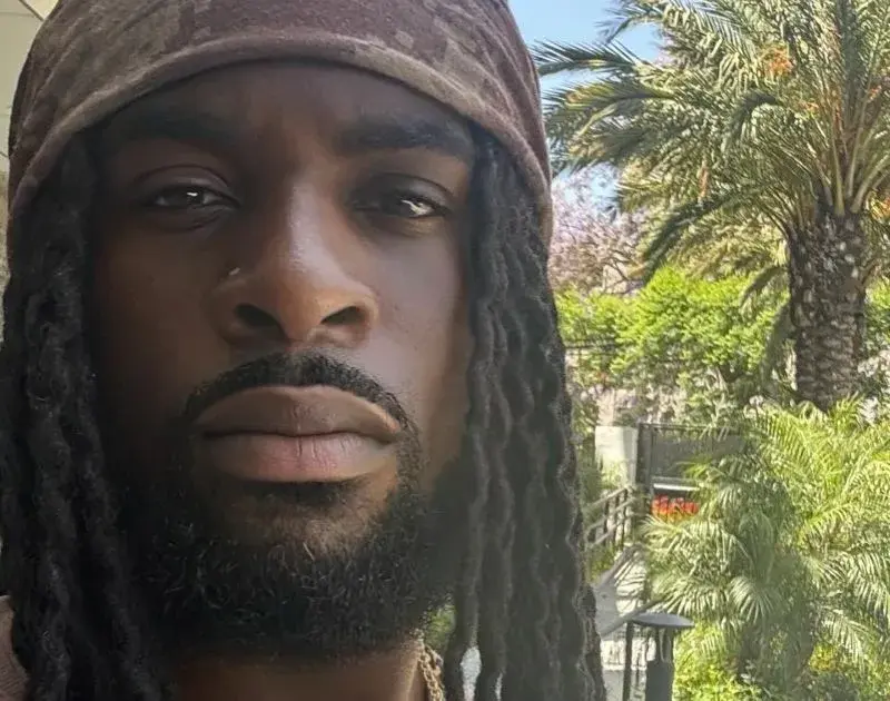 Morre Talay Riley, compositor de divas do pop, aos 35 anos após esfaqueamento