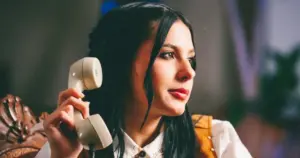 Ana Castela no videocliope de 'É Que Eu Não Te Esqueci' (reprodução Instagram @anacastelacantora)