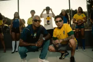 MC GuimIe no clipe "Pais do Futebol 2"