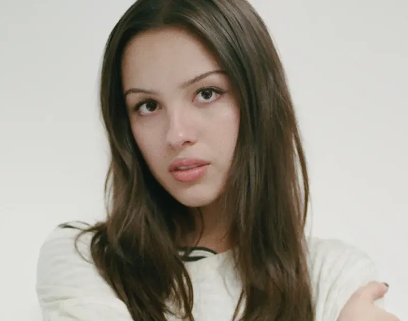 ‘Senti alguns espíritos’: Olivia Rodrigo e os fantasmas de Versalhes em clipe