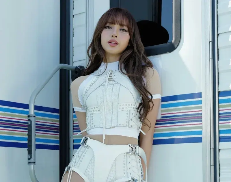 LISA relembra os anos de trainee com o BLACKPINK: ‘Como irmãs gêmeas’