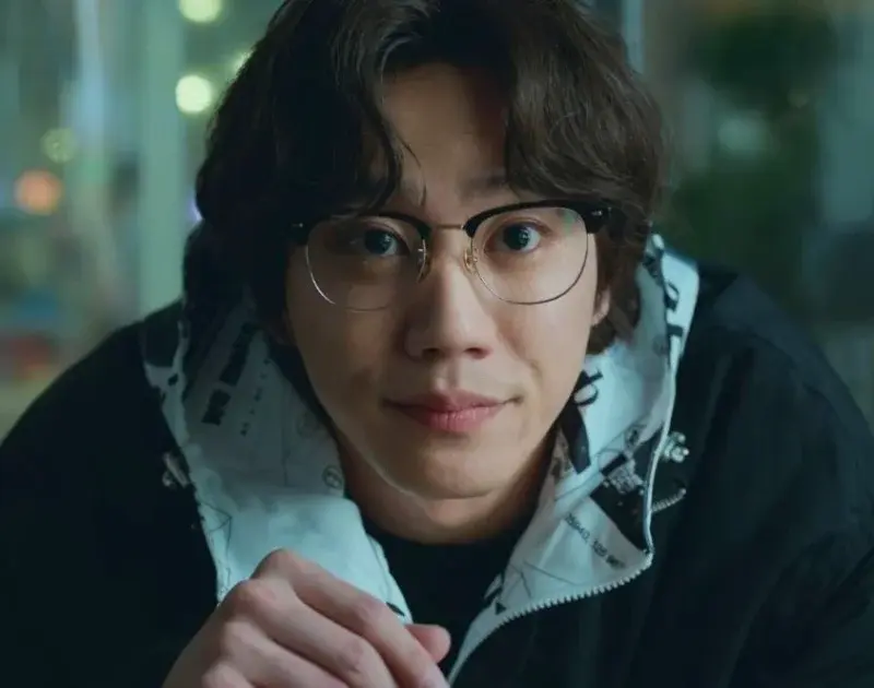 Estrela dos K-dramas, Lee Jun Young anuncia data de alistamento militar
