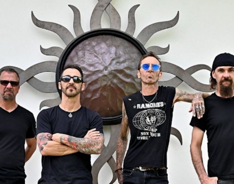 Ex-Dream Theater assume bateria do Godsmack e estreia sem ensaio
