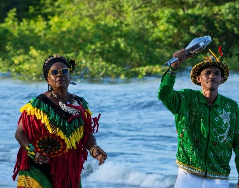 Célia Sampaio une reggae e bumba-meu-boi em ‘Trouxe Para Mim’; ouça aqui