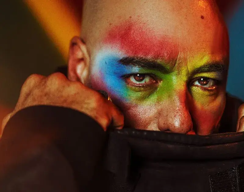 Após 20 anos sem produzir álbuns, Roger Sanchez lança ‘Spectrum’; ouça