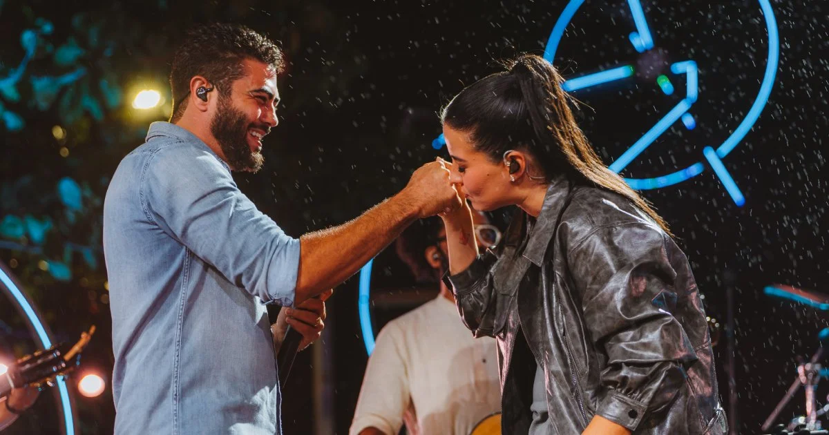 Revelação do sertanejo, Bia Frazzo fala de Henrique e Juliano: 'Aprendo muito' 3 Bia Frazzo com Henrique e Juliano