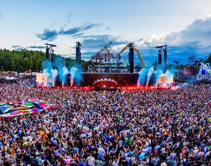 Veja o line up completo e os horários das apresentações do Tomorrowland 2026