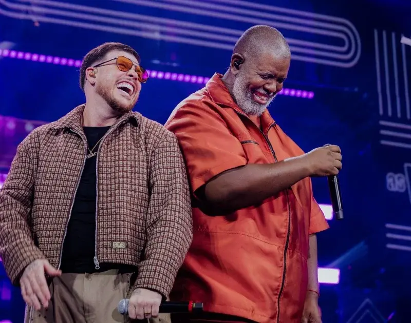 Péricles e Ferrugem registram encontro histórico em álbum ao vivo em SP