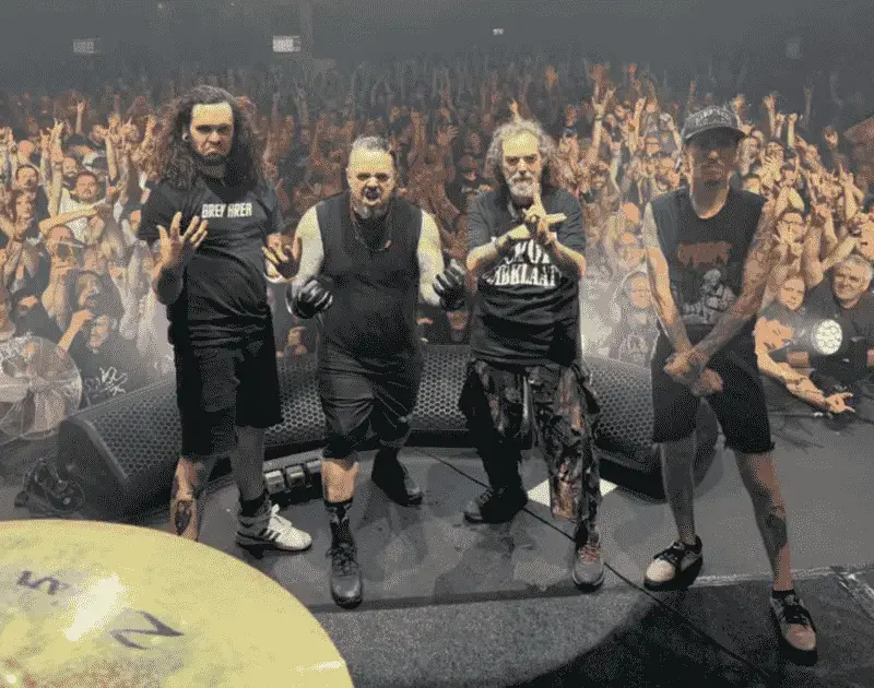 Cavalera Conspiracy cancela show após acidente com ônibus