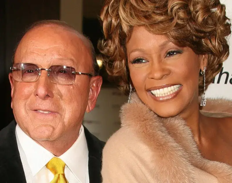 Morre Clive Davis, lendário executivo da indústria musical, aos 94 anos
