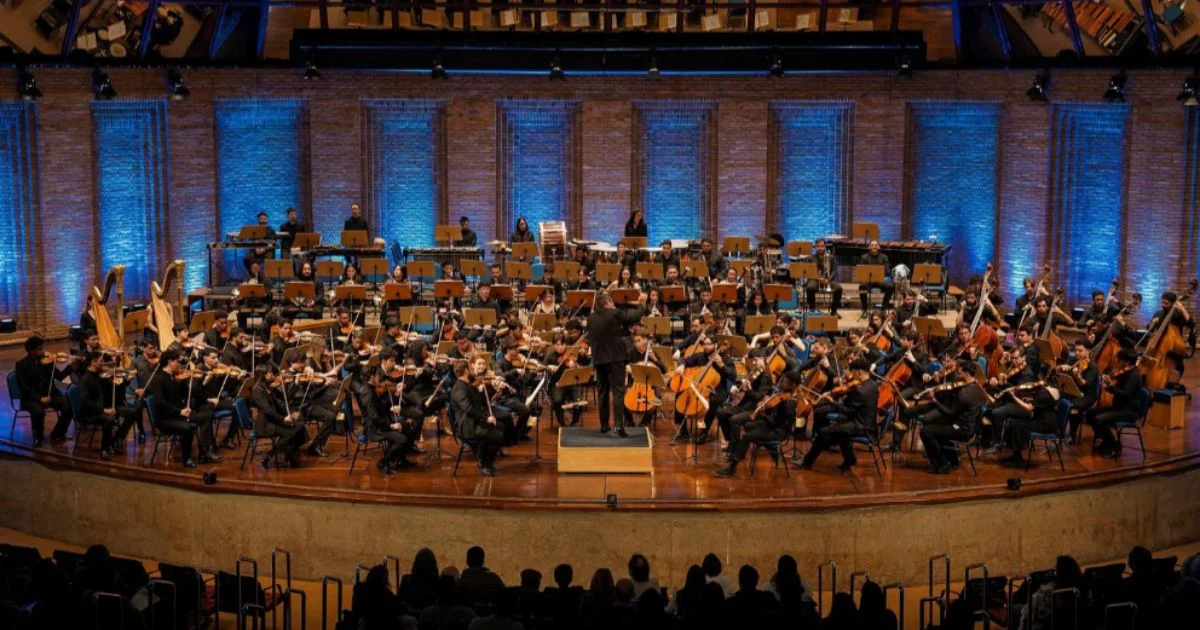 Orquestra do Festival sob regência de Josep Caballé Domenech na 55ª edição do Festival de Inverno de Campos do Jordão (Foto Íris Zanetti)