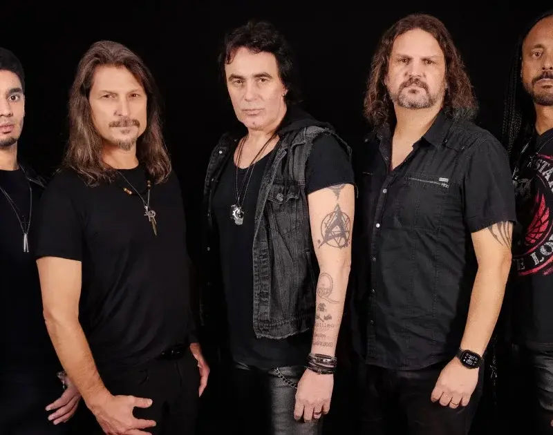 Em clima de Copa, Angra lança clipe da releitura de ‘Pra Frente Brasil’