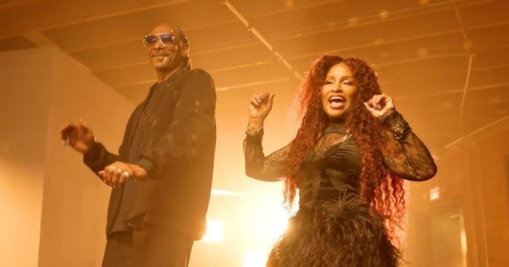 Snoop Dogg e Chaka Khan (Reprodução YouTube)
