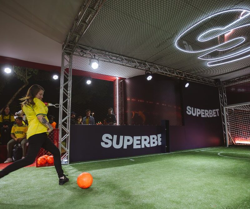 Rumo às Eliminatórias: Superbet une música, moda e emoção na 1ª fase da Copa
