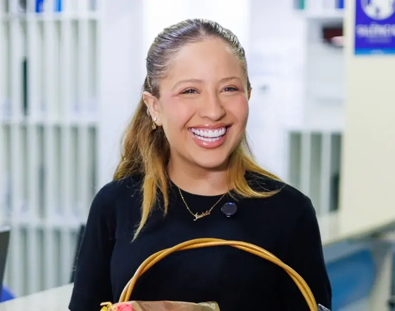 Mari Fernandez visita hospital oncológico antes de show em Petrolina