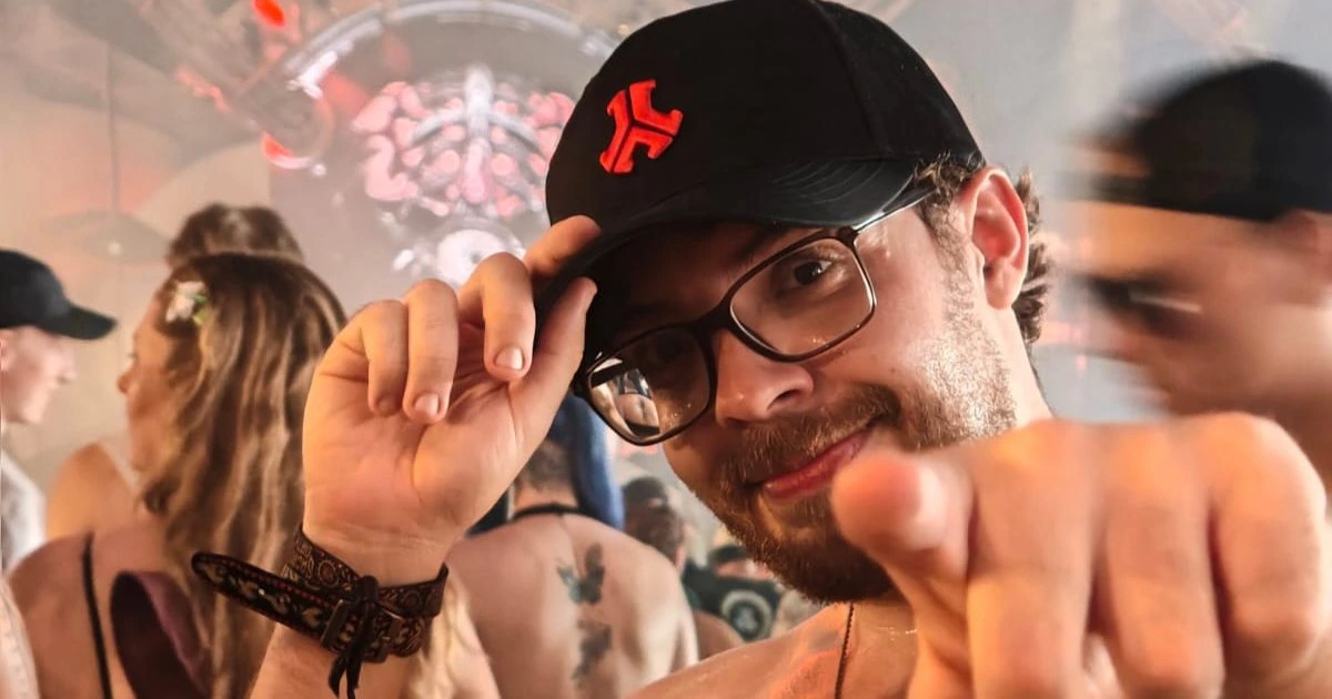 Victor Saldanha estava no Defqon.1, que foi cancelado devido ao calor extremo em 2026 (arquivo pessoal)