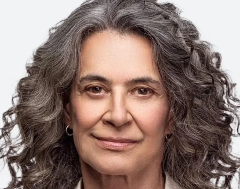 Aos 50 anos de carreira, Simone lança turnê ‘Que Mulher É Essa?!’