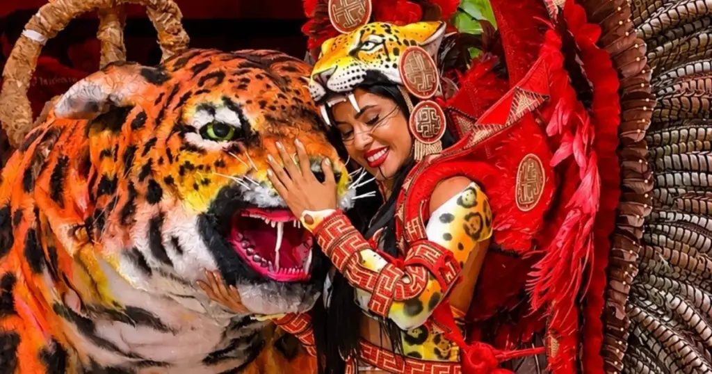 Isabelle Nogueira como Cunhã-Poranga do Boi Garantido durante o Festival de Parintins 2026 (divulgação)