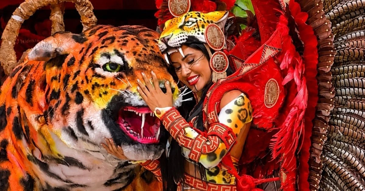 Isabelle Nogueira como Cunhã-Poranga do Boi Garantido durante o Festival de Parintins 2026 (divulgação)