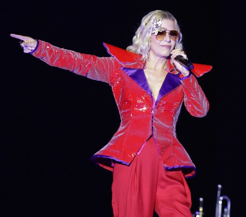 Kid Abelha suspende o tempo e prova que o pop perfeito não envelhece