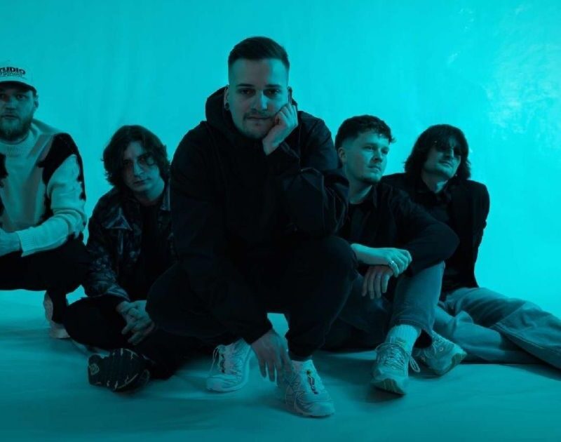 Banda de metalcore viraliza ao copiar pausa para hidratação da Copa