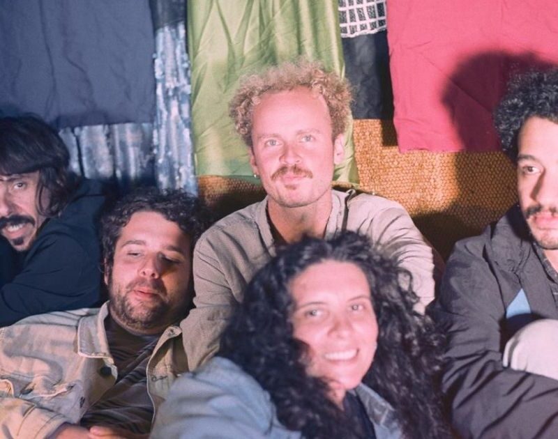 Gueersh transforma bar em dormitório para show de sete horas em SP