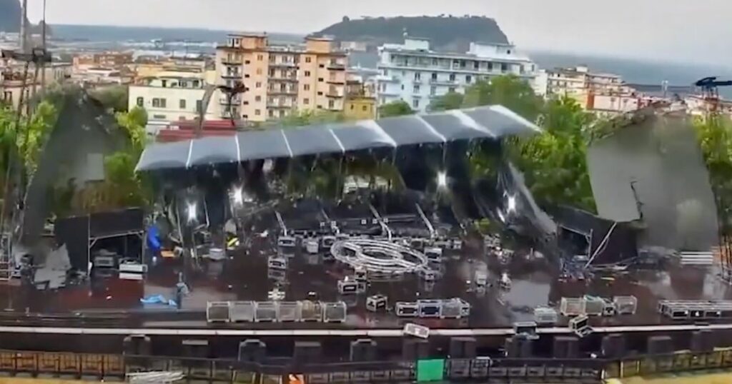 Palco desaba em Nápoles, Itália. (Foto: Reprodução YouTube)