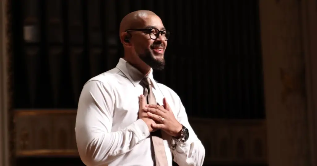 Ton Carfi sai do gospel raiz e lança 'Cantares', seu álbum romântico 1 Ton Carfi (divulgação)