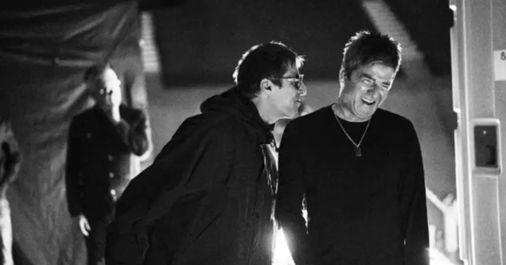 'Don't Look Back In Anger': veja o teaser do novo documentário do Oasis 1 Oasis (crédito Simon Emmett)