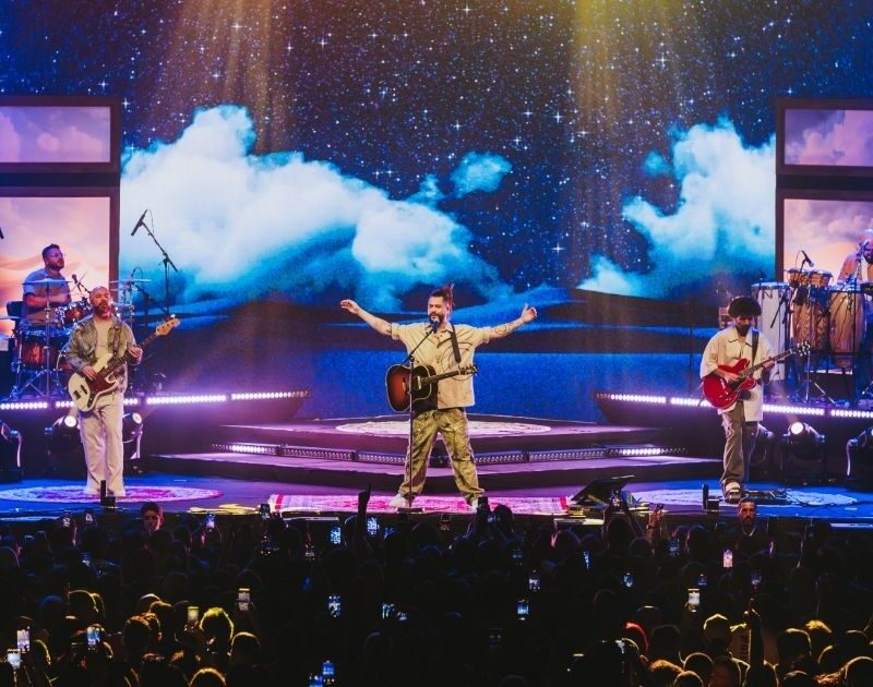 Maneva encerra turnê de 20 anos com show no Espaço Unimed