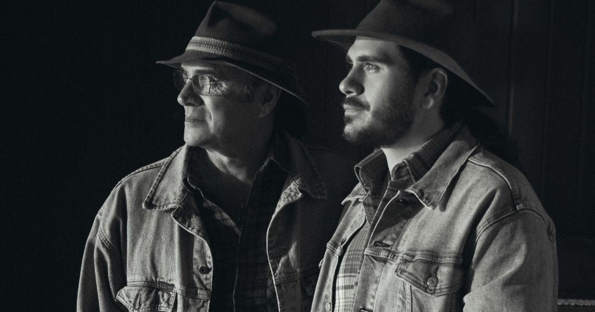 Almir Sater e Gabriel Sater na turnê “Pai e Filho”. (Foto: Renato Pagliacci)