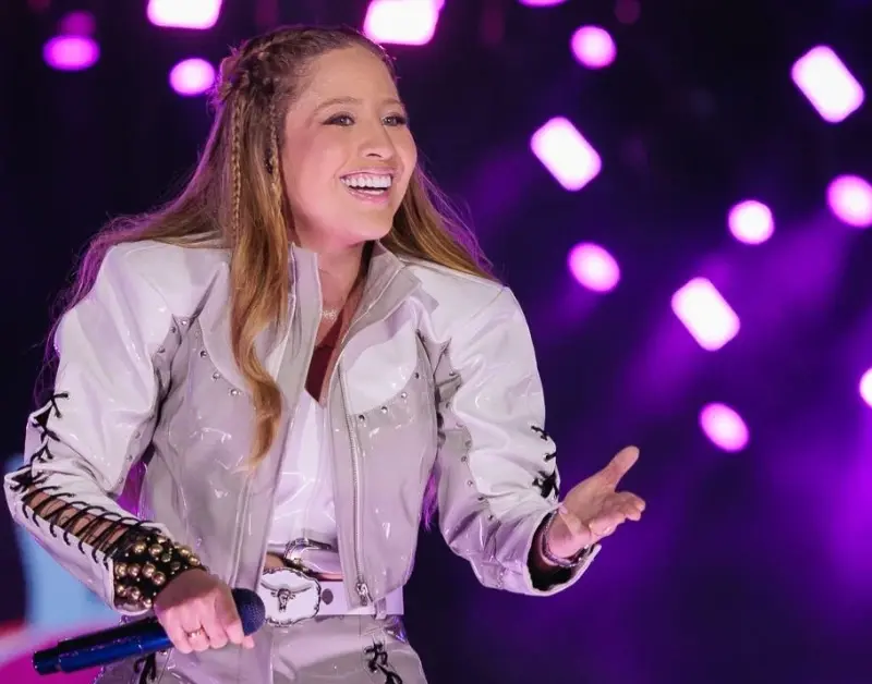 Com 38 shows, Mari Fernandez bate recordes São João 2026
