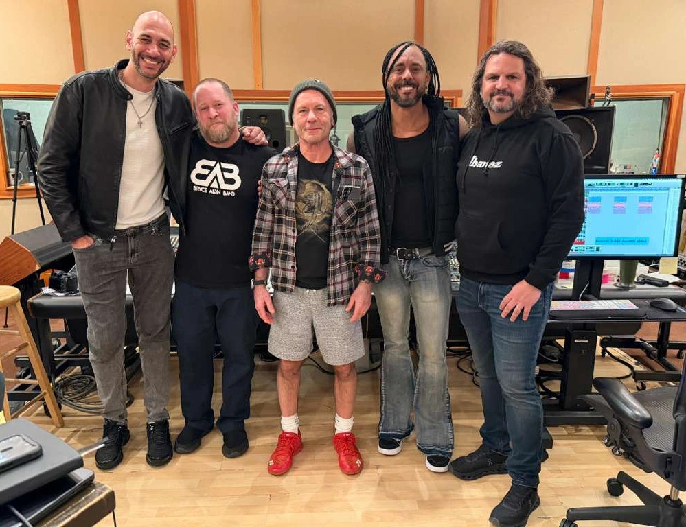 Antonio Teoli, Brendan Duffey, Bruce Dickinson, Marcelo Barbosa e Felipe Andreoli