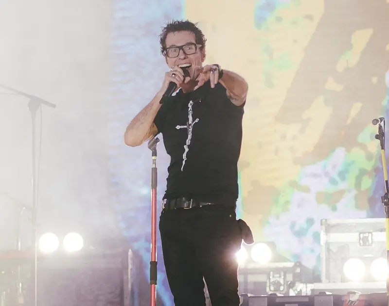 Dia do Rock: Dinho Ouro Preto lista 24 discos essenciais do indie ao metal