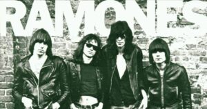 A capa do disco "Ramones", lançado em 1976 (Reprodução)