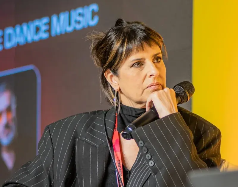 Fernanda Abreu celebra a evolução da música eletrônica no Brasil