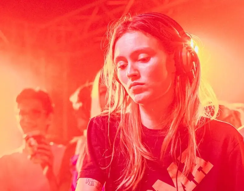 ‘A música brasileira me inspira’, diz Paloma, filha de Bob Sinclar