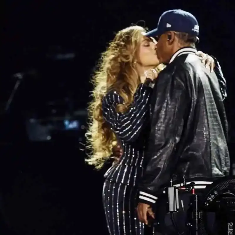 Jay-Z leva Beyoncé, Alicia Keys e ex-rival à 1ª noite de shows no Yankee Stadium