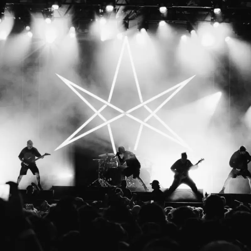 Bring Me The Horizon volta ao deathcore: veja vídeos da banda tocando debut