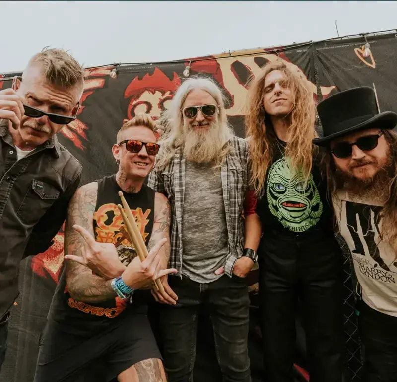 Mastodon lança single com Josh Homme e promove brasileiro a integrante oficial