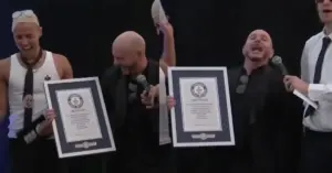 Pitbull entrando para o Guinness World Records (reprodução do Instagram @pitbull)