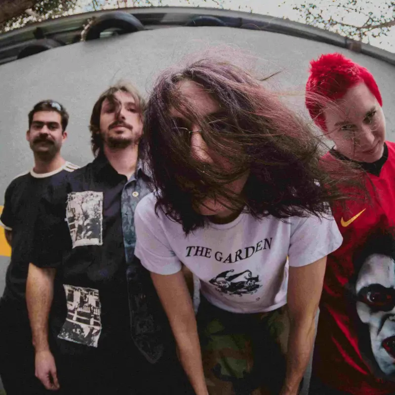 Budang anuncia novo vocalista e data de estreia da nova formação; veja fotos