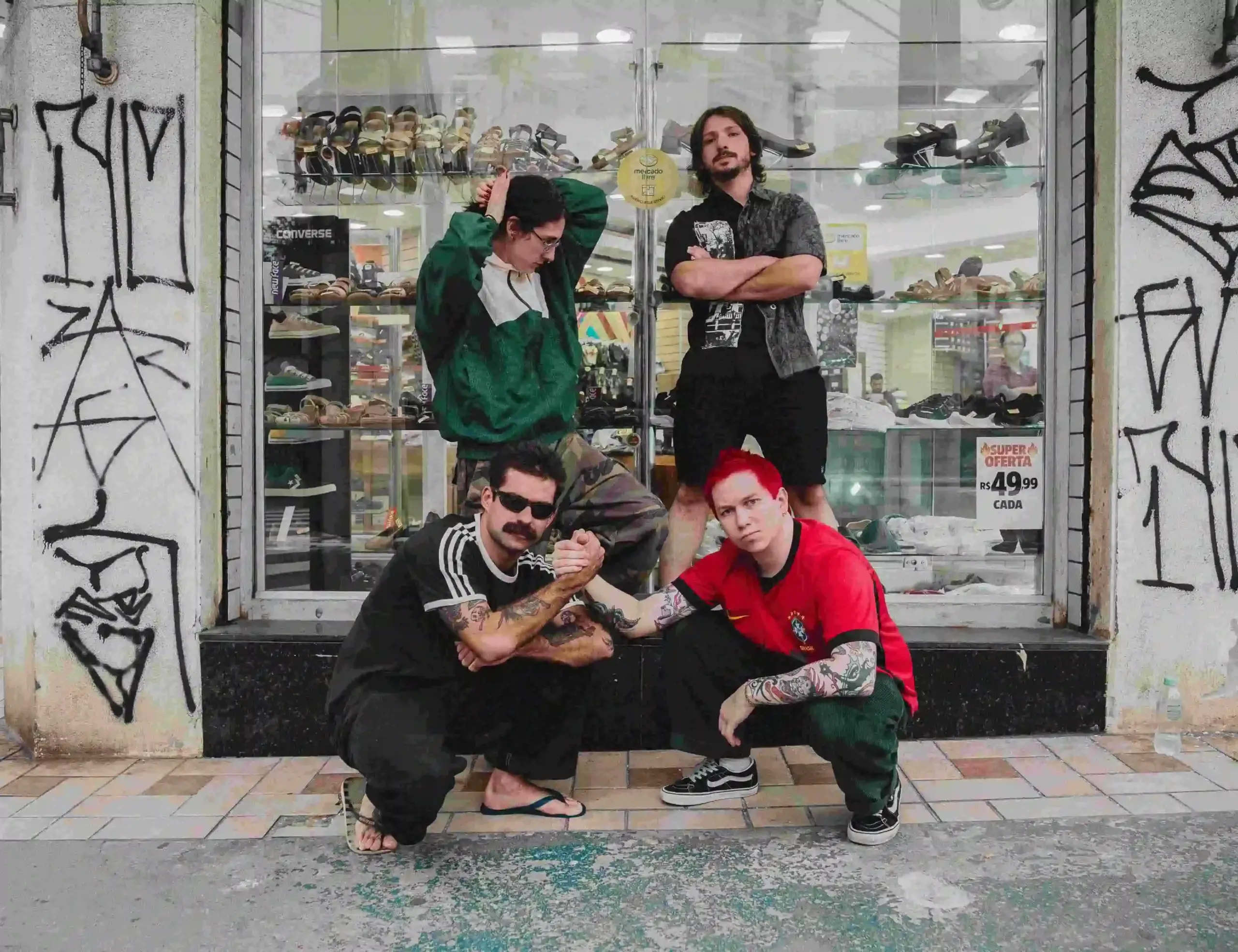 Budang anuncia novo vocalista e data de estreia da nova formação; veja fotos 2 A nova formação do Budang (Jorge Daux/Divulgação)